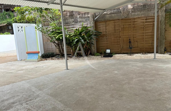 Vente Immeuble 350m&sup2; 10 pi&egrave;ces Cayenne