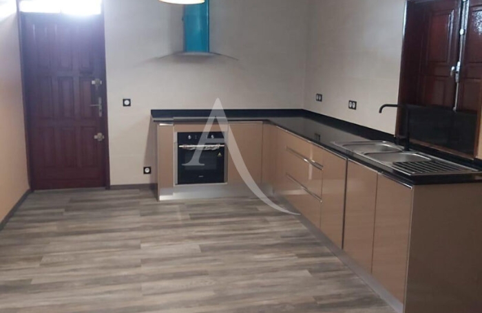 Vente Immeuble 350m&sup2; 10 pi&egrave;ces Cayenne
