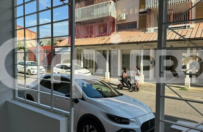 Local commercial 33m&sup2; au coeur du centre ville de Cayenne