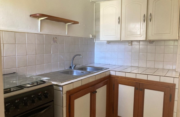 BASSE TERRE- Maison de ville - Mitoyenne sur un coté