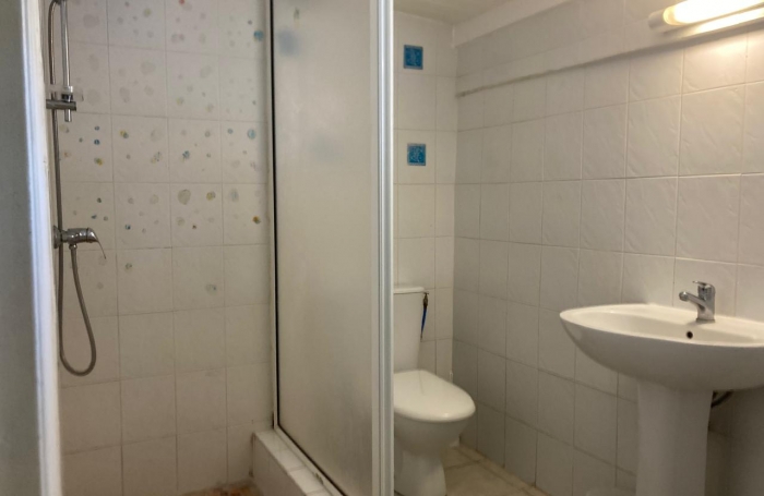 BASSE TERRE- Maison de ville - Mitoyenne sur un coté