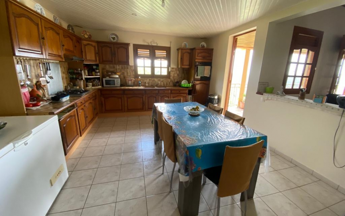 A VENDRE JOLIE VILLA T4 / SOUS SOL/VUE MER/4590M²