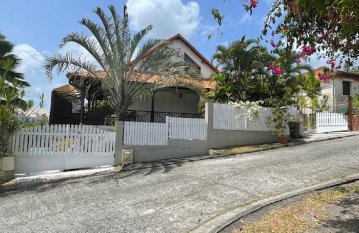 Villa de type F5 avec piscine - LE LAMENTIN