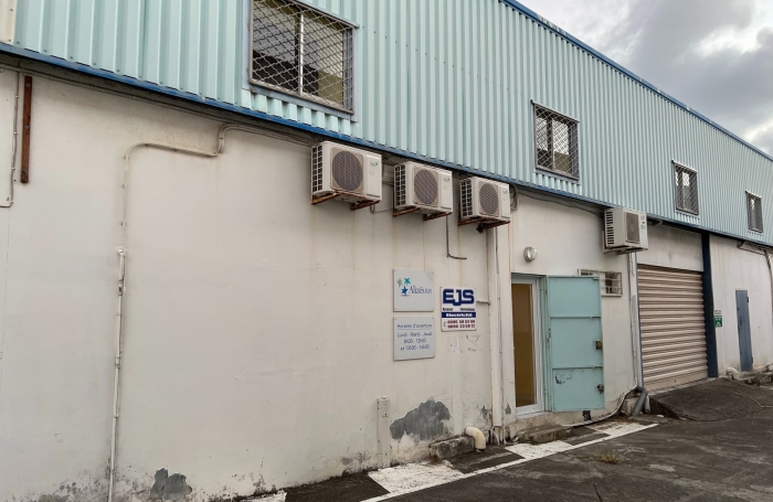 Vente Local commercial 173.37m&sup2; 6 pi&#232;ces La Trinité