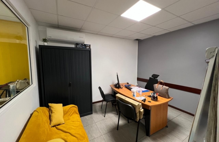 Location Local commercial 62m&sup2; 5 pi&#232;ces Le Robert