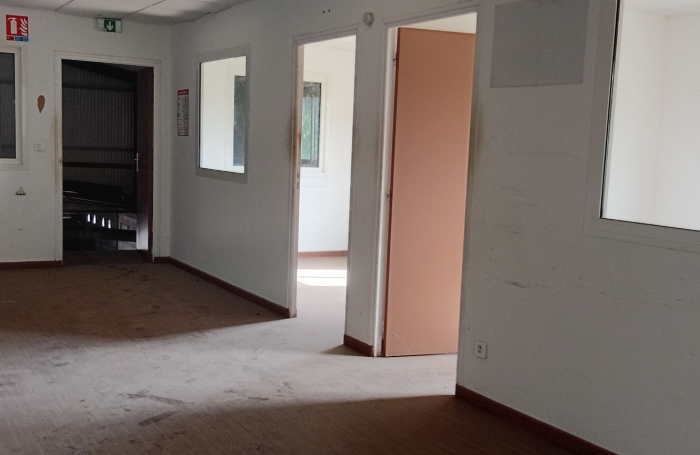 Location Entrepot 298m² Le Lamentin