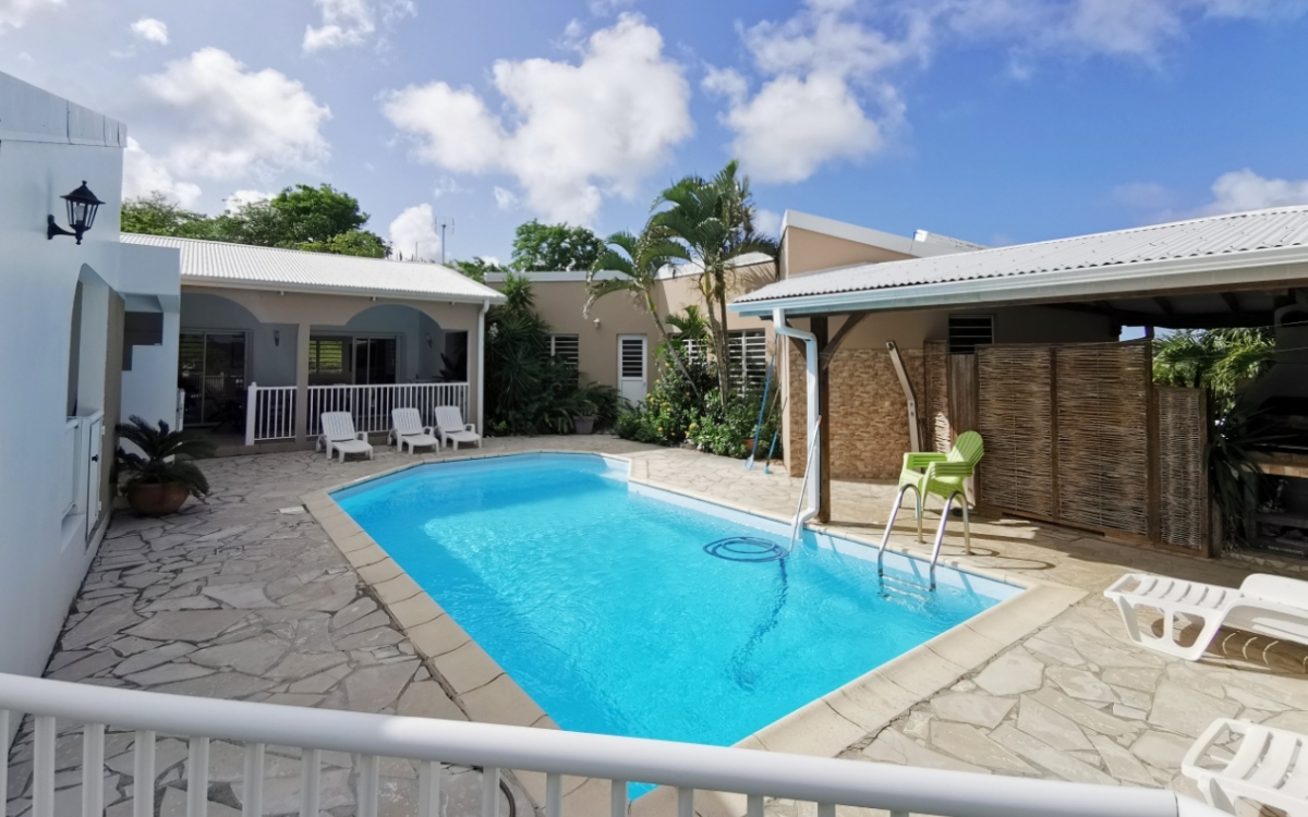 Grande villa avec piscine au Cap Macré