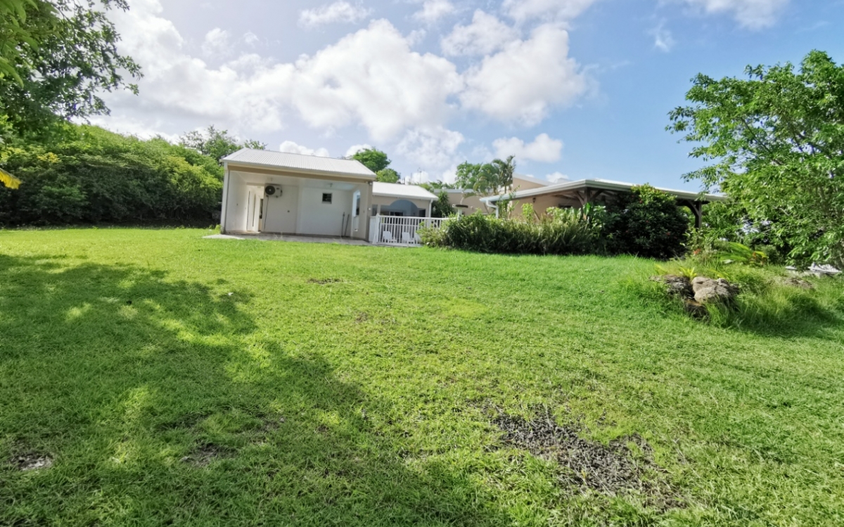 Grande villa avec piscine au Cap Macré