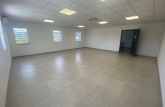 Location Bureaux 54m&sup2; 1 pi&#232;ce Le Lamentin