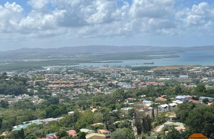 FORT DE FRANCE REDOUTE : Bel F3 Résidence Sénior evc vue Mer