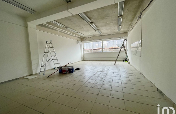 Location Local commercial 57m&sup2; La Trinité