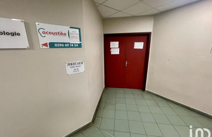 Location Local commercial 57m&sup2; La Trinité