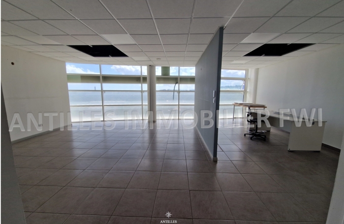 Location Bureaux 100.76m&sup2; Fort de france