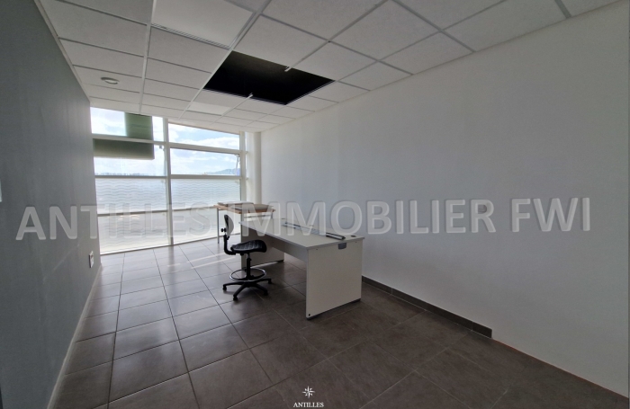 Location Bureaux 100.76m&sup2; Fort de france