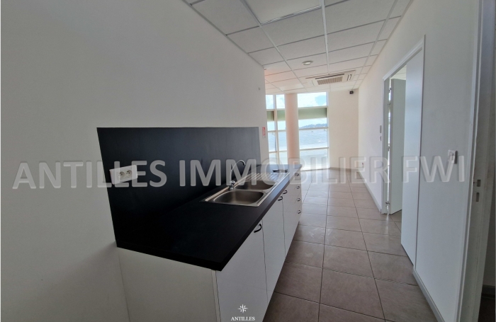 Location Bureaux 100.76m&sup2; Fort de france