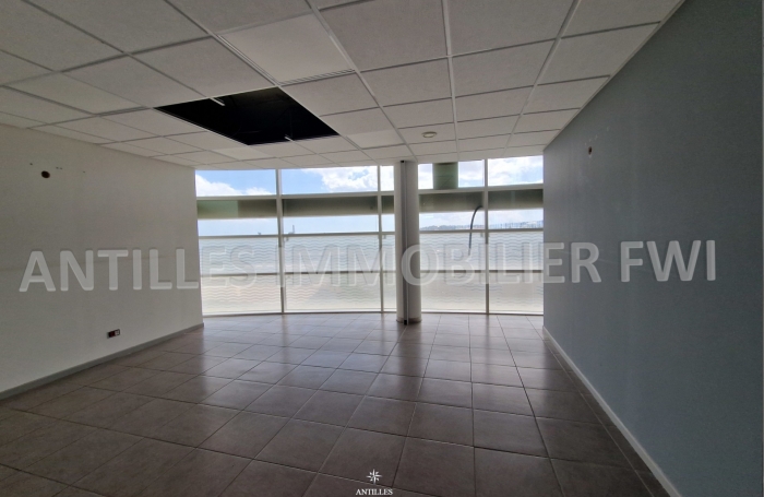 Location Bureaux 100.76m&sup2; Fort de france