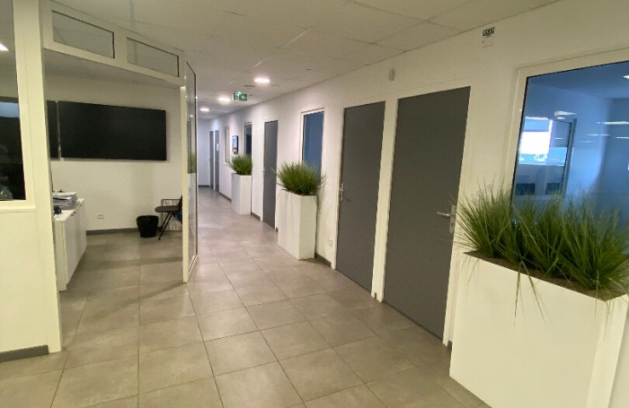Location Bureaux 171m² Ducos