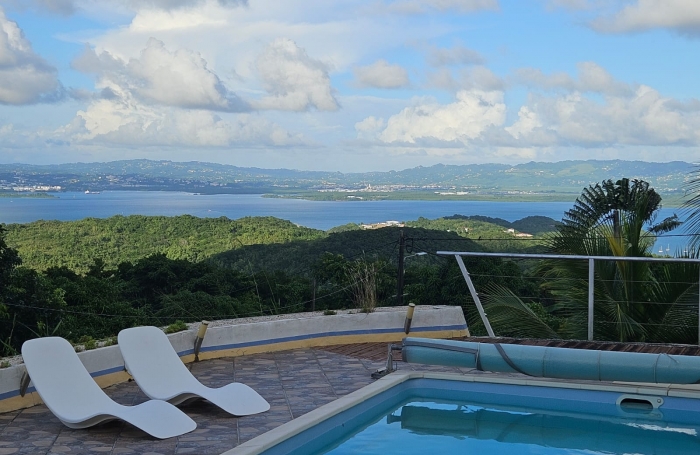 Jolie maison indépendante sur 2 niveaux avec une vue mer - LES TROIS-ILETS