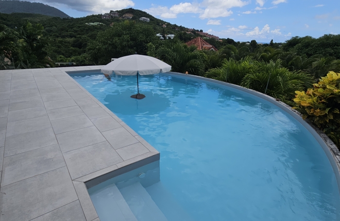 Jolie villa F3/4 atypique avec studio piscine et vue mer