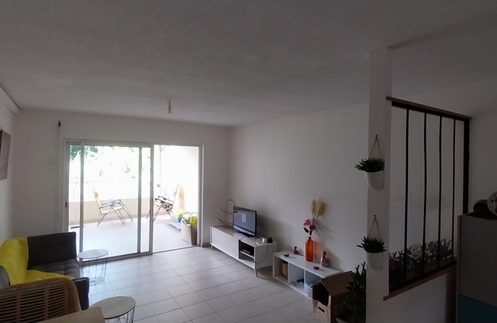 Appartement T2 vendu avec locataire en place, REDOUTE - FORT-DE-FRANCE