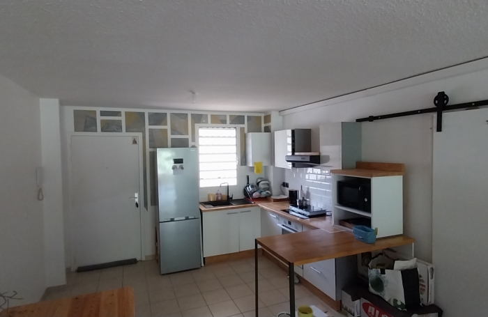 Appartement T2 vendu avec locataire en place, REDOUTE - FORT-DE-FRANCE