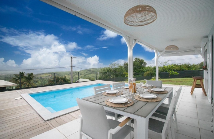 Coup de coeur !! Villa T3 piscine VUE MER