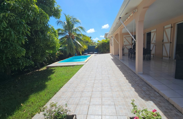 Jolie maison F5 de plain-pied avec piscine au calme