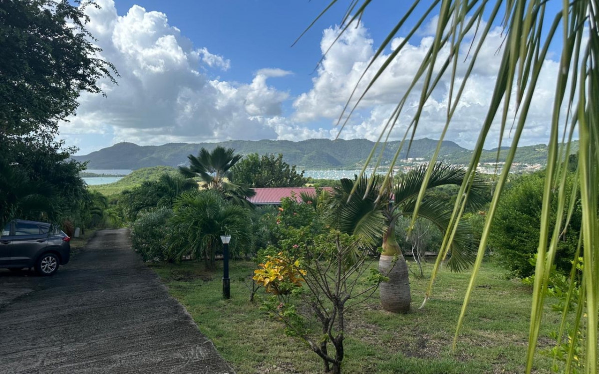 SAINTE ANNE- PROPRIETE VUE MER PANORAMIQUE 10000M² TERRAIN