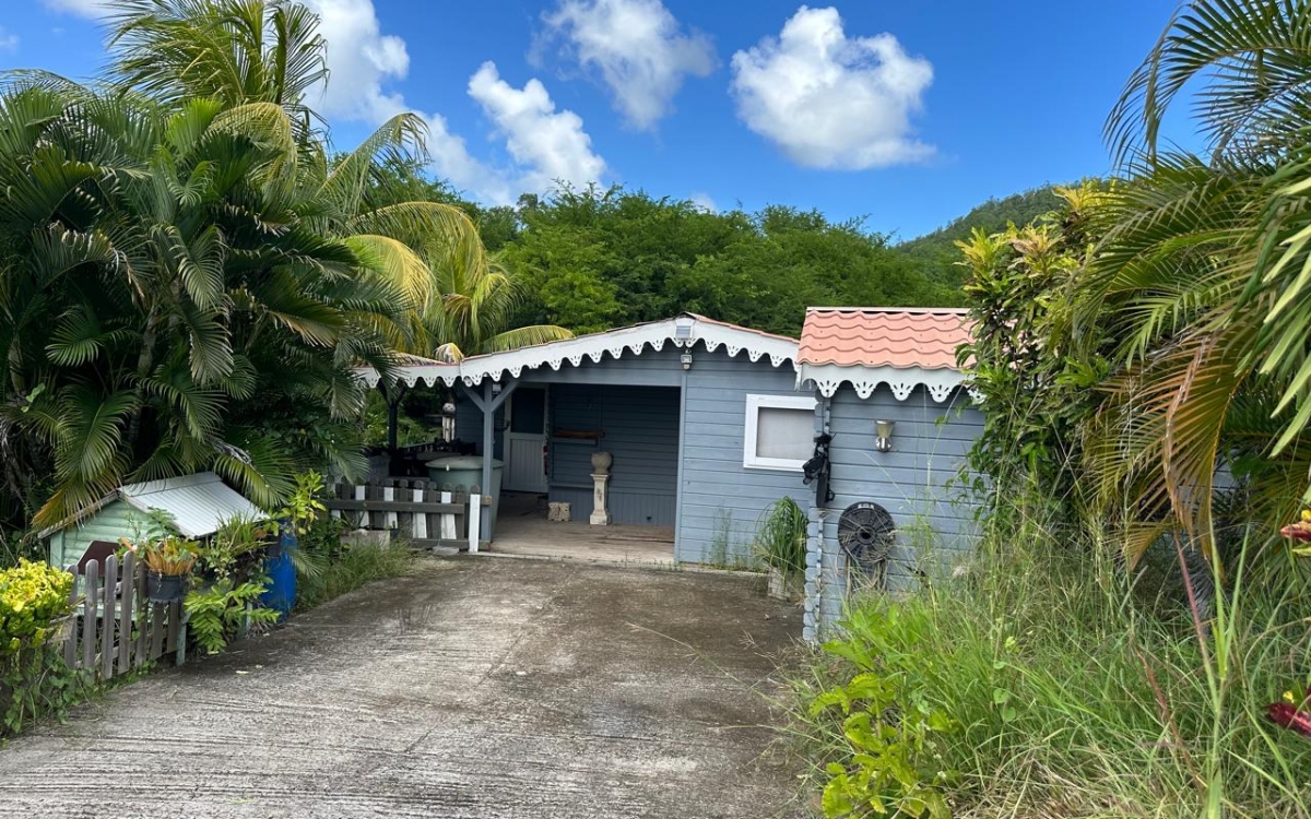 SAINTE ANNE- PROPRIETE VUE MER PANORAMIQUE 10000M² TERRAIN