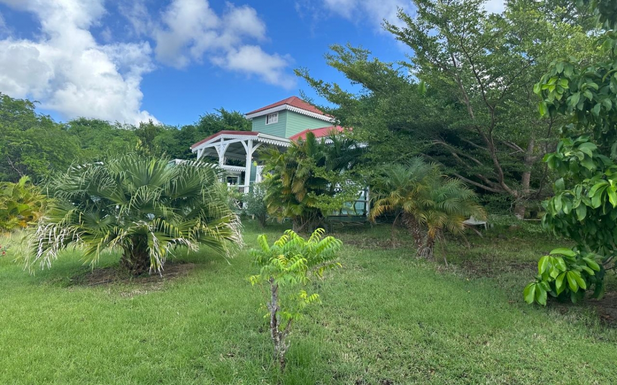 SAINTE ANNE- PROPRIETE VUE MER PANORAMIQUE 10000M² TERRAIN