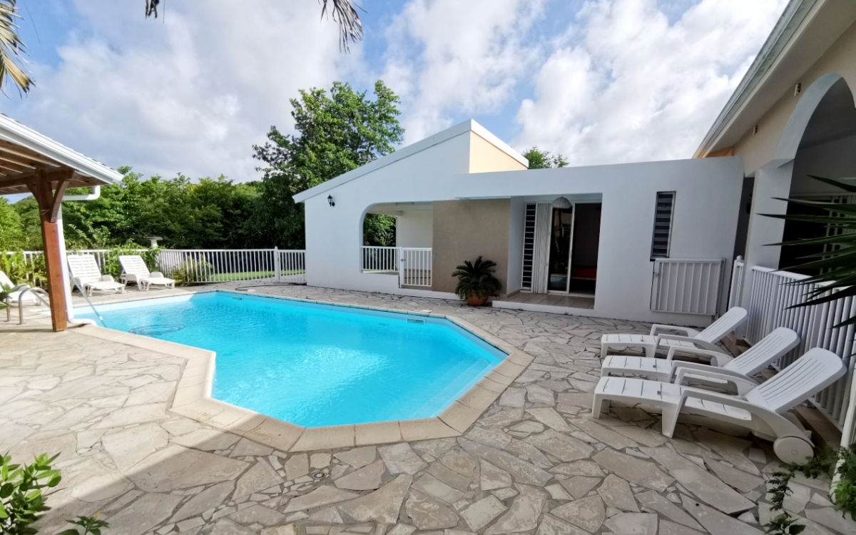 Grande villa avec piscine au Cap Macré