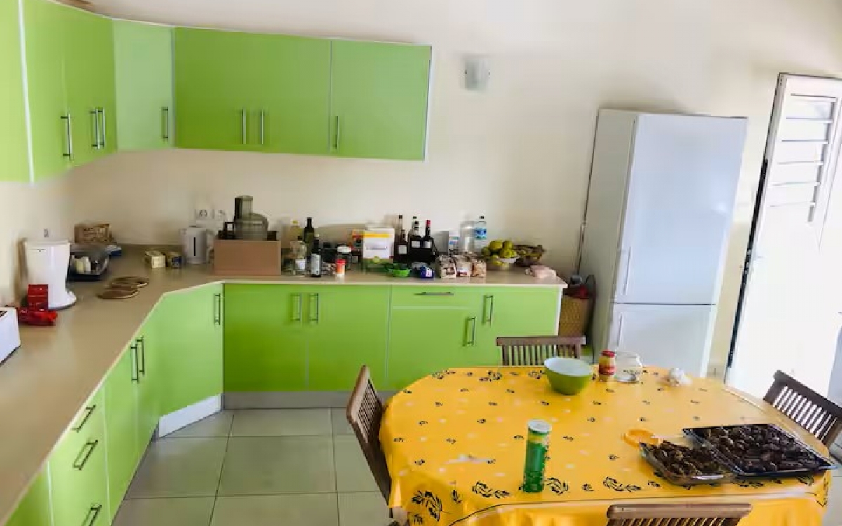 A VENDRE VILLA SPACIEUSE 10 PIECES AVEC PISCINE