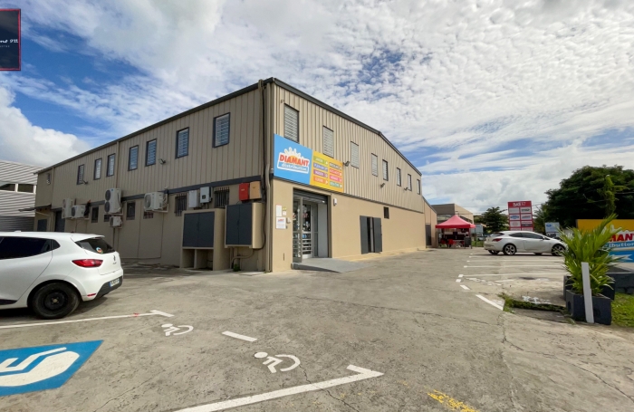 Local mixte de 55m2 à louer 1 150.00 €/mois au Lamentin