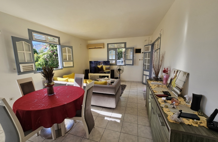 Maison de rapport avec deux appartements, vue mer - SCHOELCHER