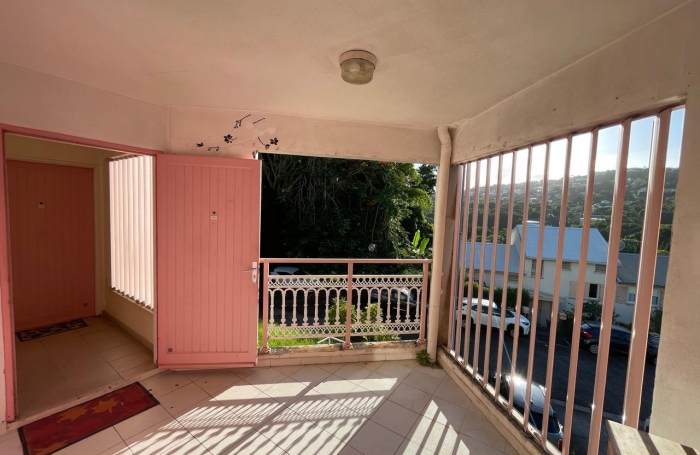 Appartement F2 vendu loué, idéalement situé près du CHU et de la MFME - FORT-DE-FRANCE