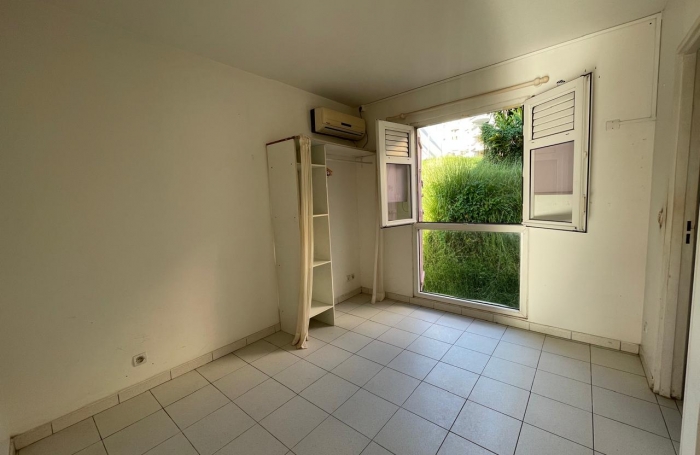 Appartement F2 vendu loué, idéalement situé près du CHU et de la MFME - FORT-DE-FRANCE