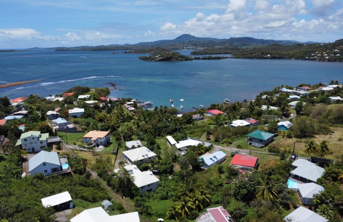 terrain constructible avec vue mer au quartier Pointe la Rose - LE ROBERT