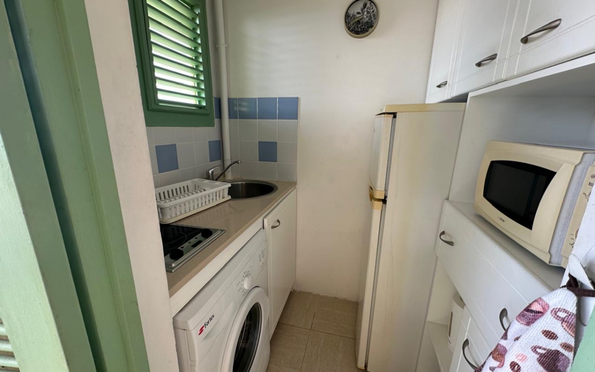 A VENDRE STUDIO- CARITAN A SAINTE ANNE-PROCHE MER ET VUE MER