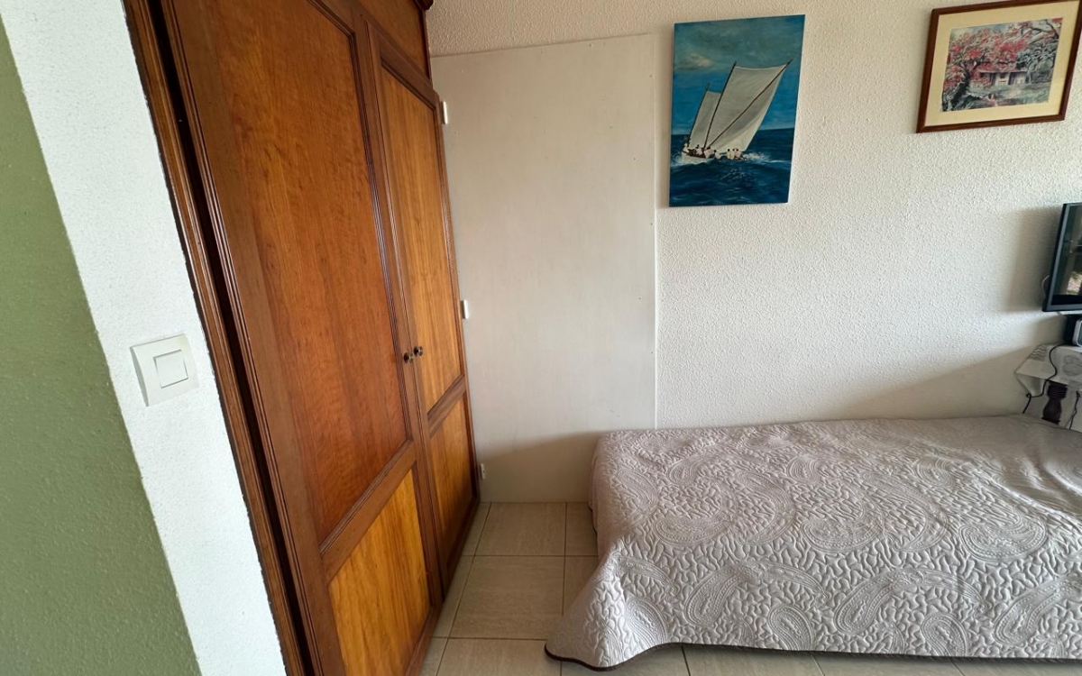 A VENDRE STUDIO- CARITAN A SAINTE ANNE-PROCHE MER ET VUE MER