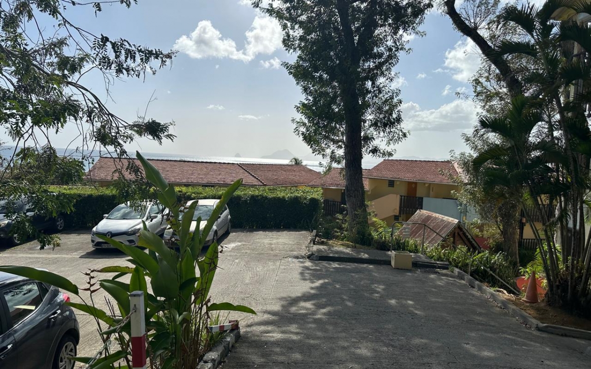 A VENDRE STUDIO- CARITAN A SAINTE ANNE-PROCHE MER ET VUE MER