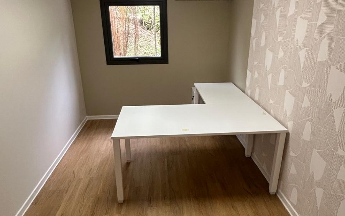 Bureaux aménagés 42 m² avec accueil Fort-de-France  - 980€