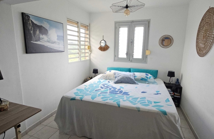 Charmant appartement F4 haut de villa avec terrasses, jardinet et belle vue