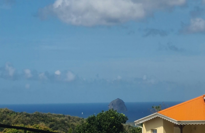 Charmant appartement F4 haut de villa avec terrasses, jardinet et belle vue