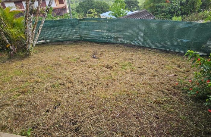 Charmant appartement F4 haut de villa avec terrasses, jardinet et belle vue