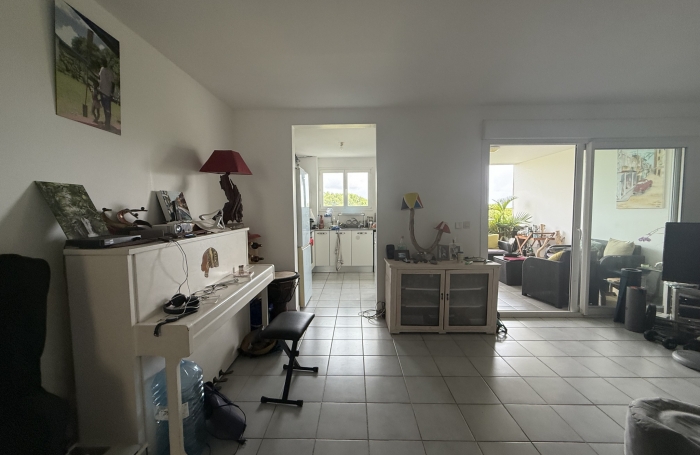 Appartement F3 avec locataire en place, belle vue dégagée, sans vis-à-vis à Terreville - SCHOELCHER