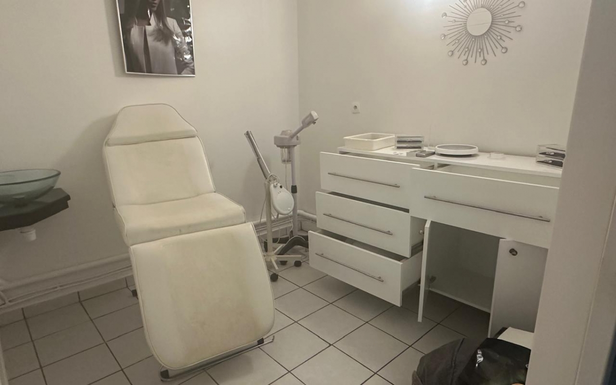 A LOUER local commercial 80m² meublé equipé climatisé