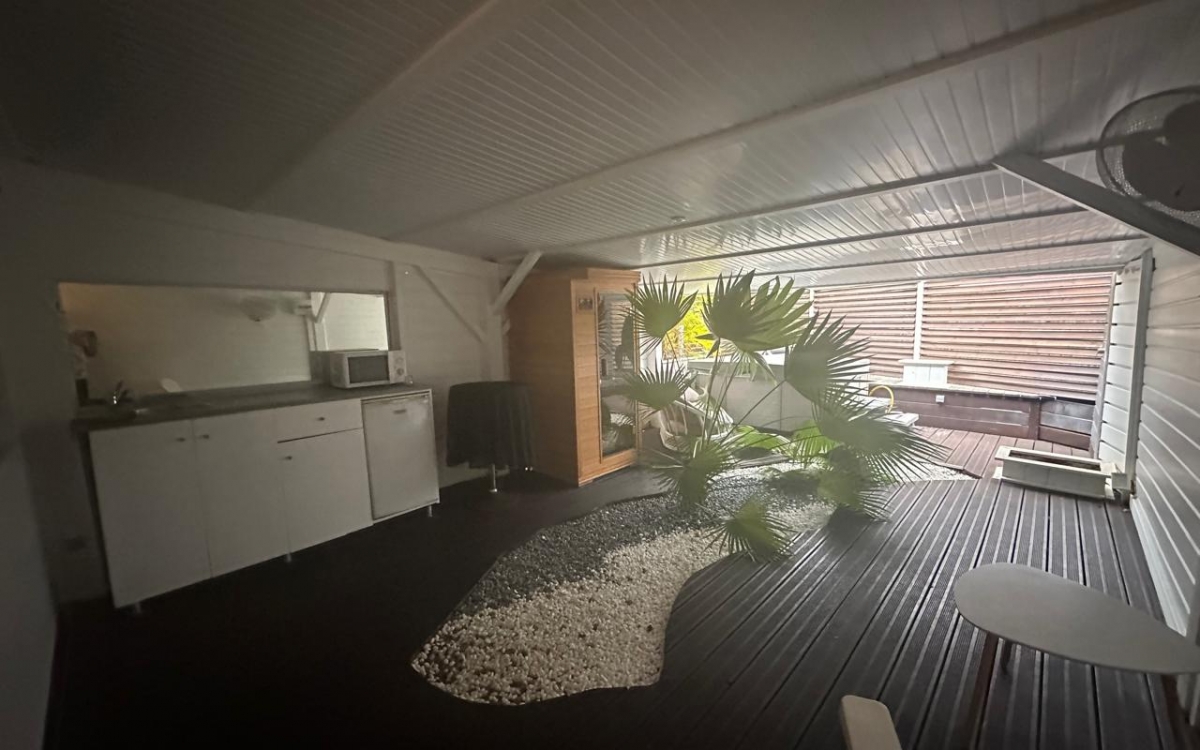 A LOUER local commercial 80m² meublé equipé climatisé