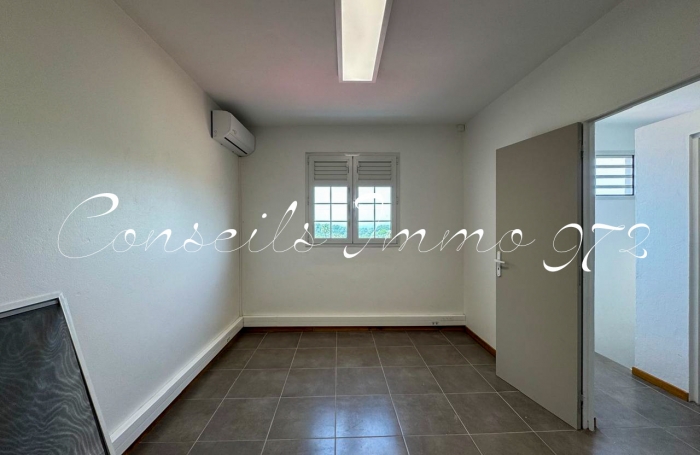 BUREAUX À LOUER   GROS-MORNE BOURG