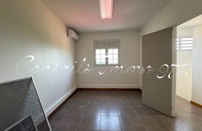 BUREAUX À LOUER   GROS-MORNE BOURG