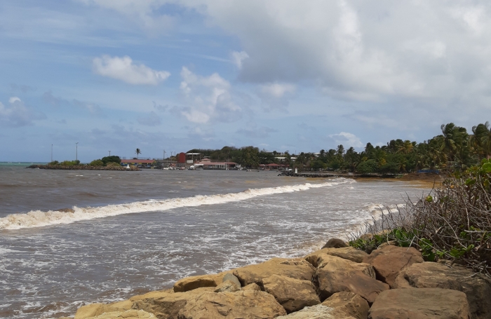 &nbsp;Sur la plage...parcelle de 585 m2 &agrave; la Pointe FAULA